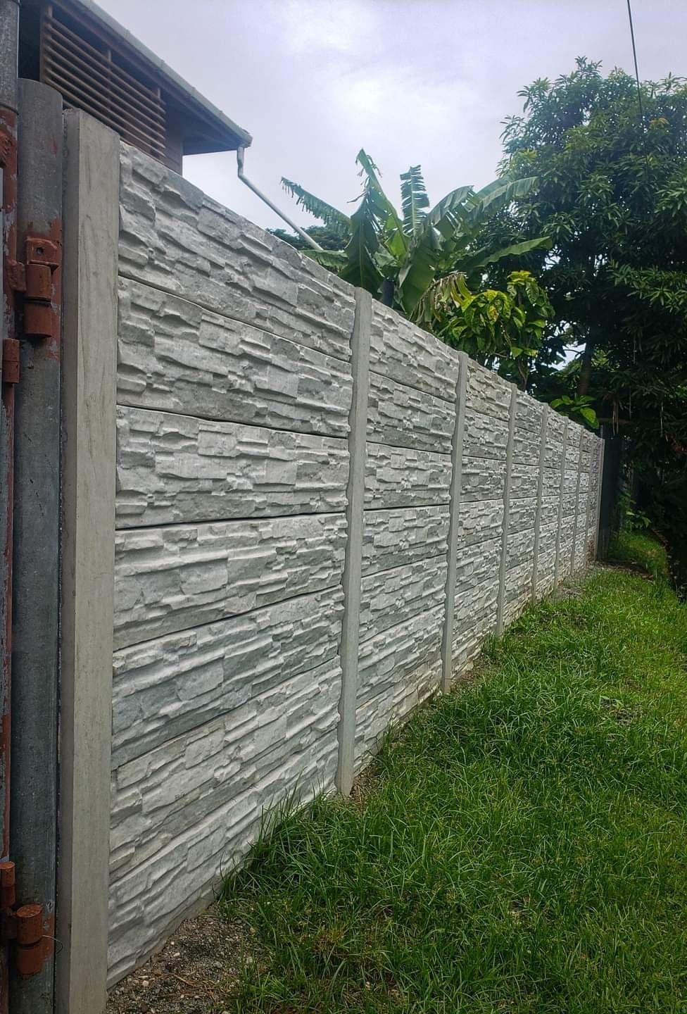 Iro Brothers: Fences and Retaining Walls